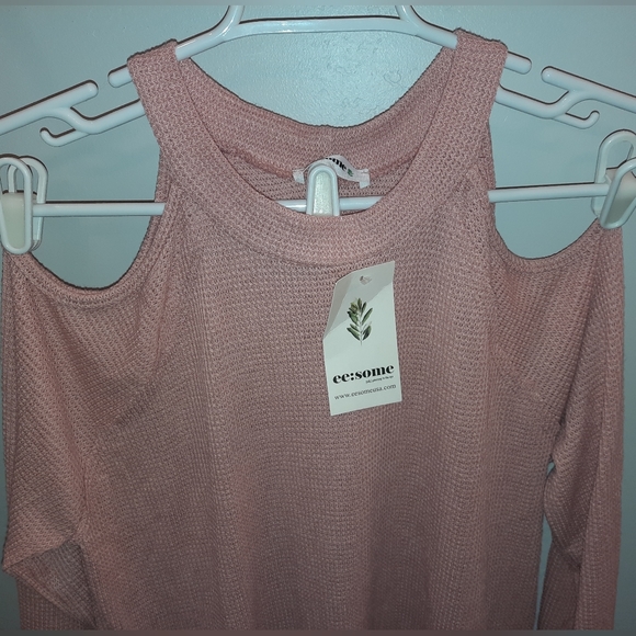 NWT medium powder pink lightweight cold shoulder sweater - Picture 2 of 7